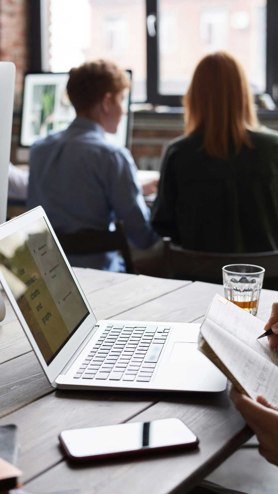 Bild på en laptop med RFSL Utbildnings webbutbildning på skärmen